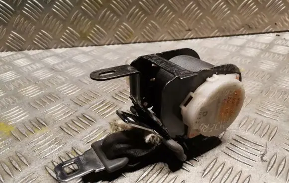 Mitsubishi Pajero Sport I Middle seatbelt (rear) 