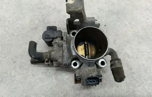 Suzuki Swift I Throttle body valve 