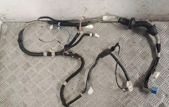 Toyota Verso Front door wiring loom 821510F090 821510F090C