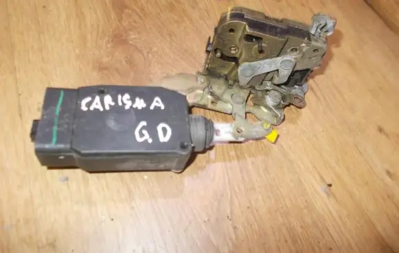 Mitsubishi Carisma Rear door lock