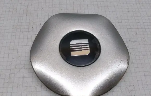 Seat Alhambra (Mk1) Original wheel cap 063628 1L0601149G