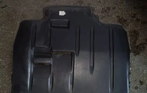 Volkswagen Caddy Engine splash shield/under tray