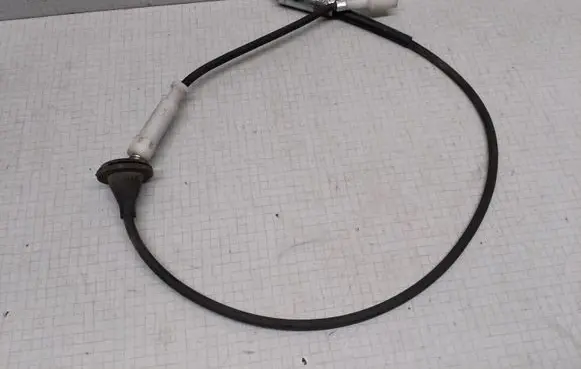 Volkswagen PASSAT B4 Speedometer cable 