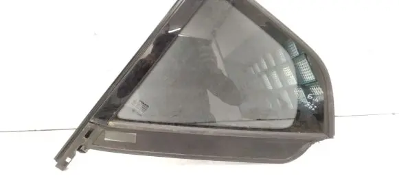 Volvo XC40 Rear vent window glass 43R006723 DOT24 M101