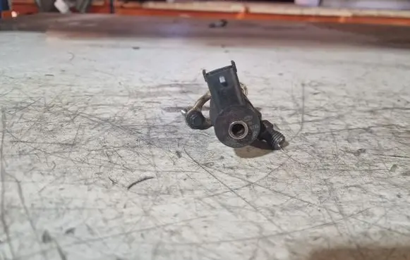 Volvo XC90 Fuel injector 30750283