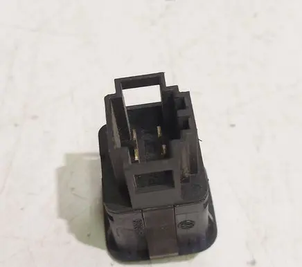 Volkswagen PASSAT B5 Fuel tank opening switch 03000313