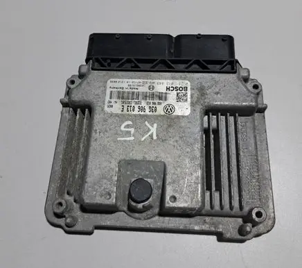 Volkswagen Touran I Engine control unit/module 03G906013E 03G906013 0281013443