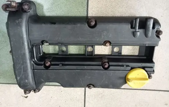 Opel Corsa C Rocker cam cover 55351461