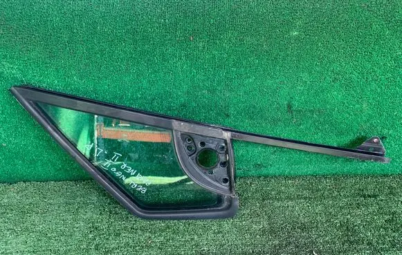 Citroen Berlingo Front door vent window glass four-door 