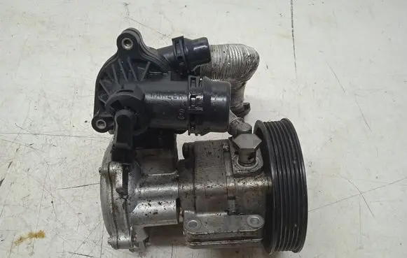 BMW X1 E84 Power steering pump 6780413