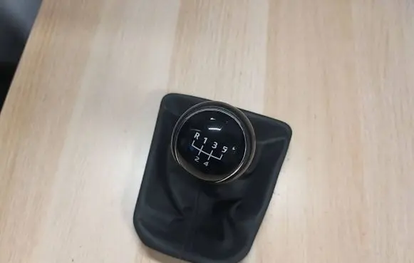 Seat Ibiza V (KJ) Gear lever shifter trim leather/knob 6F0711113M