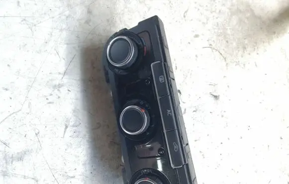 Volkswagen Golf VI Climate control unit 789843