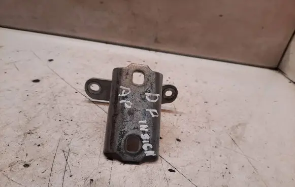 Opel Insignia A Front door lower hinge A046574 0662