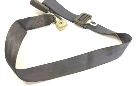 Middle seatbelt (rear)