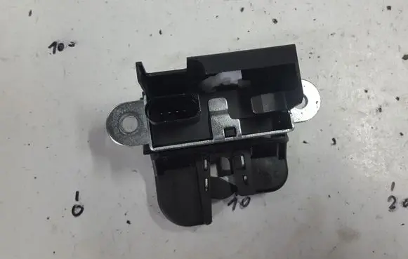 Volkswagen Touran II Tailgate/trunk/boot lock/catch/latch