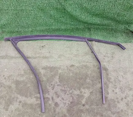 Renault Clio IV Rubber seal front door window/glass 803304551R