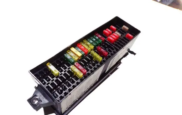 Volkswagen Jetta VI Fuse module 5CU970023P 5CU970000D 5CU970012BK