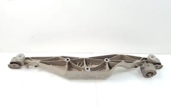BMW 2 F46 Rear differential/diff mount bracket 
