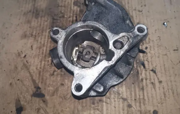 Volkswagen Eos Vacuum pump 06H145100AB