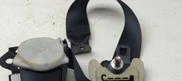 Mitsubishi Outlander Rear seatbelt 1080097