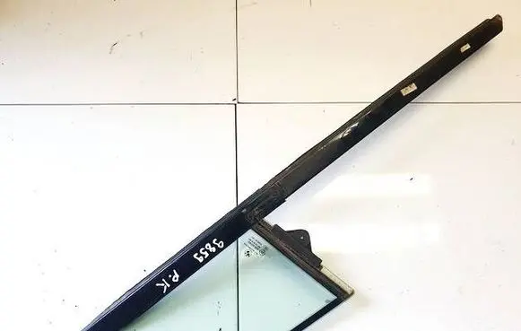 BMW i3 Front door vent window glass four-door dot24m19as2