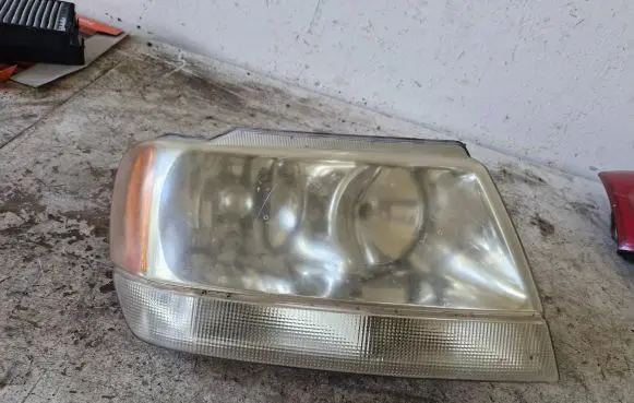 Jeep Grand Cherokee (WK) Headlight/headlamp