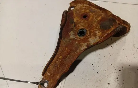 Opel Omega B2 Engine mounting bracket 
