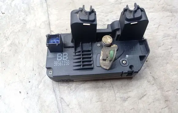 Opel Zafira A Rear door lock 90561158