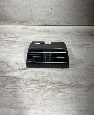Rear air vent grill