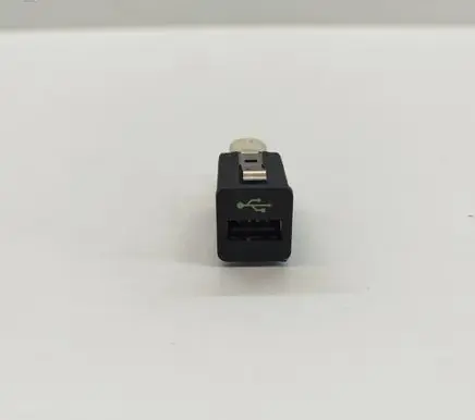 BMW X5 E70 USB socket connector 9167196