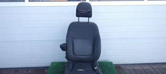 Opel Vivaro Front driver seat LEWY