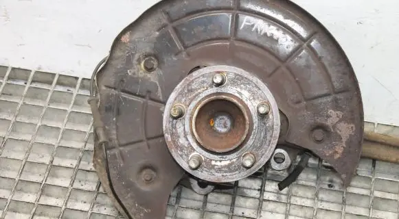Chrysler 300C Front wheel hub