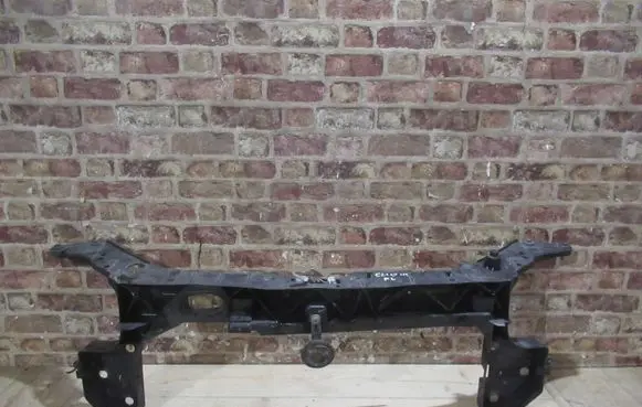 Renault Clio III Front bodywork piece 