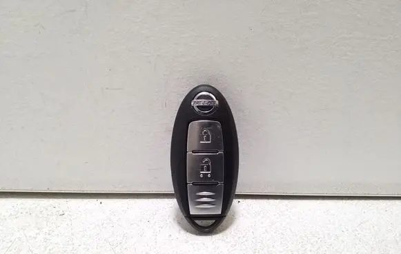 Nissan Navara D23 Ignition key/card 