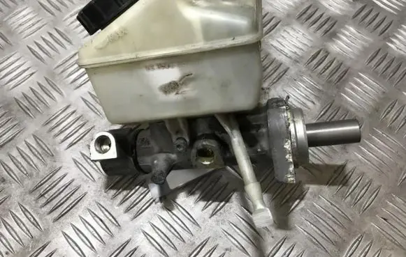 Volvo XC90 Master brake cylinder 8683272