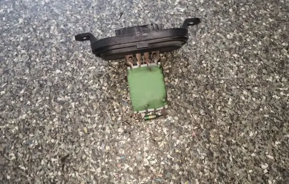 Heater blower motor/fan resistor