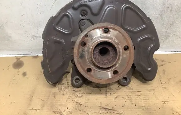 Mercedes-Benz Vito Viano W447 Front wheel hub A4473300062 A4474210000 A4473322040