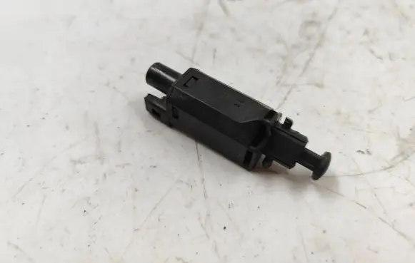 Volkswagen PASSAT B4 Brake pedal sensor switch 191945515