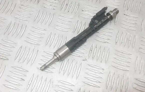 BMW 5 F10 F11 Fuel injector 7597870