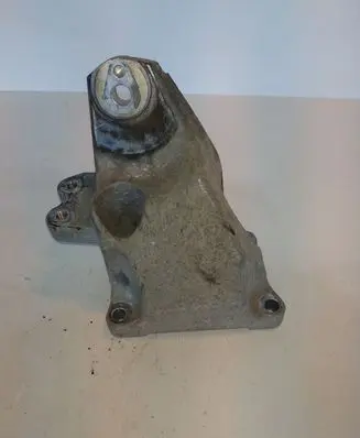 Lexus IS 220D-250-350 Engine mounting bracket