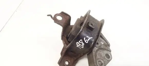 Toyota Yaris Engine mount bracket