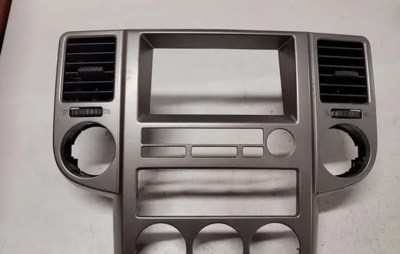 Nissan X-Trail T30 Dash center air vent grill 68260EQ000