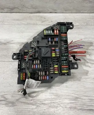 BMW 5 F10 F11 Fuse module 9252813 317033451F 02480707