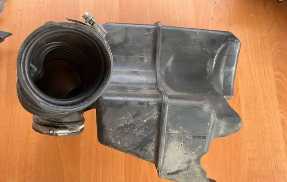 BMW 5 E60 E61 Intake resonator 13717571463 7571463 70322007