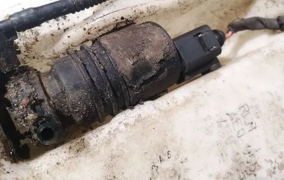 Audi A8 S8 D3 4E Windscreen/windshield washer pump 