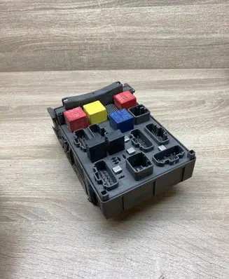 Renault Laguna II Fuse module 8200228550 8200148809 8200004201