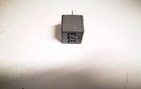 Volkswagen PASSAT B5.5 Other relay 8d0951253a v23134-b52-x301