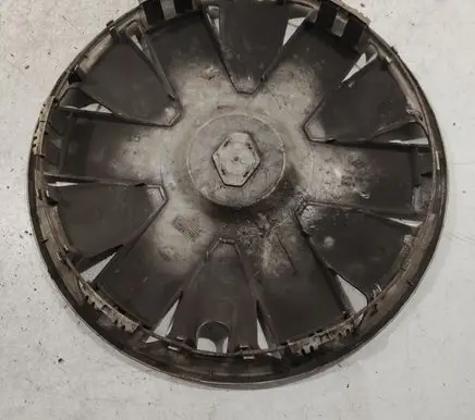 Renault Clio III R15 wheel hub/cap/trim 8200081297