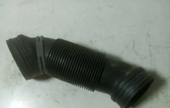 Volkswagen Touran I Air intake hose/pipe 1K0129684L 446149