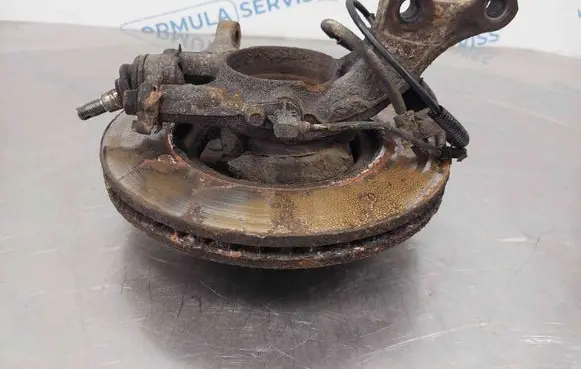 Hyundai i30 Front wheel hub spindle knuckle